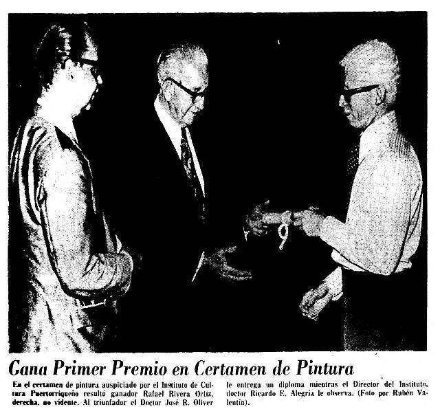 El artista tenia una limitada visión ocular pues era albino, en 1973 recibió el primer premio en pintura del Instituto de cultura, incluimos foto donde se menciona desde tan temprano en su vocación su ceguera.